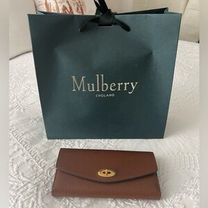 EUC Mulberry Darley Wallet w Box, Bag, and Tag